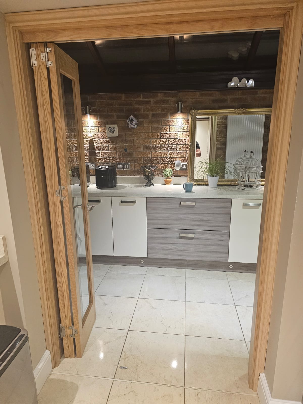 Glazed Oak Prefinished 4 Door Roomfold Grande (2 + 2 x 457mm Doors)